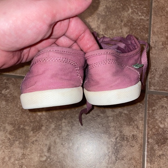 VERY Gently Used Sanuk Girls Sneakers - Picture 6 of 6